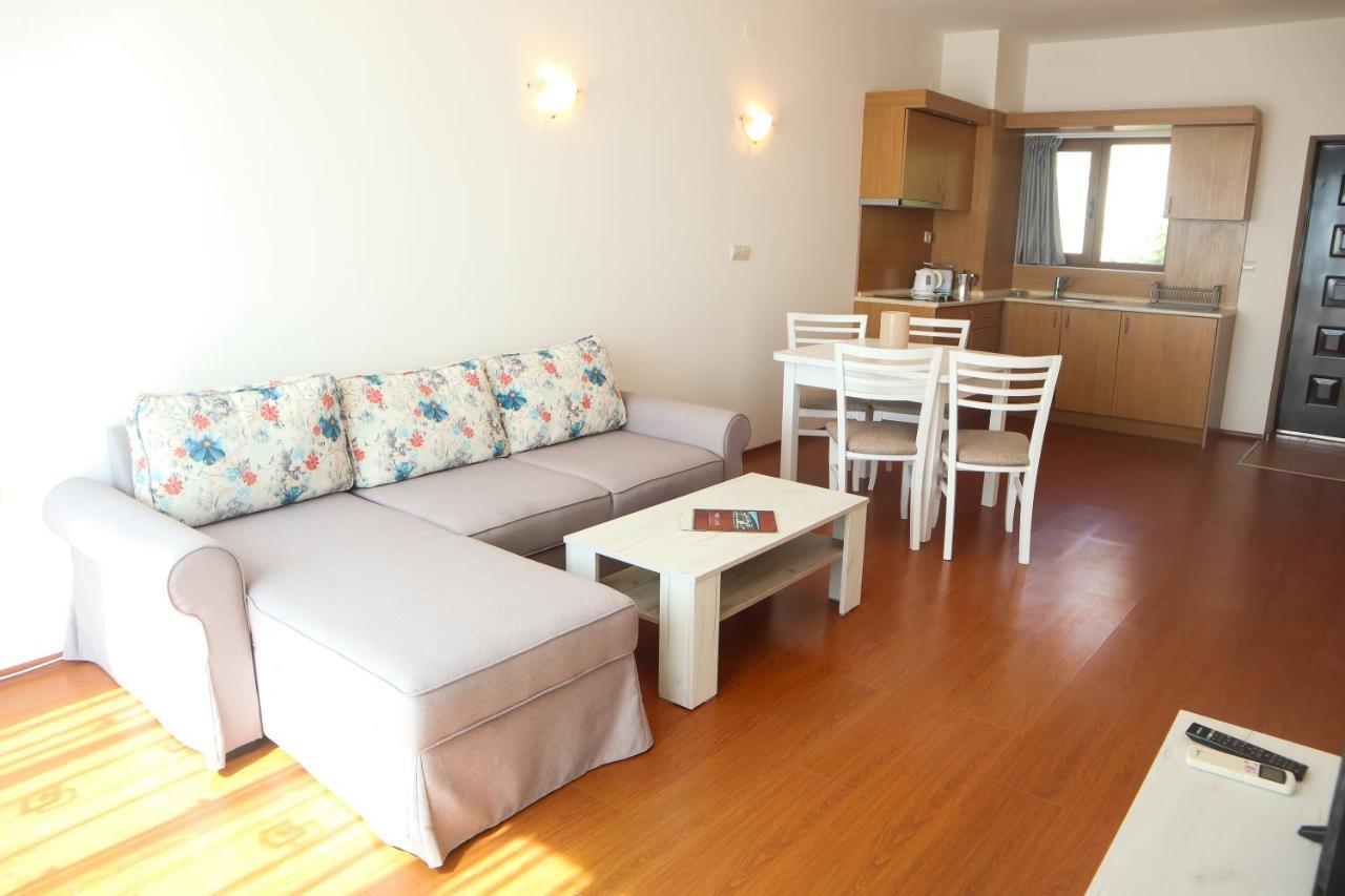 White Coast Beach Apartments Kavarna Ngoại thất bức ảnh