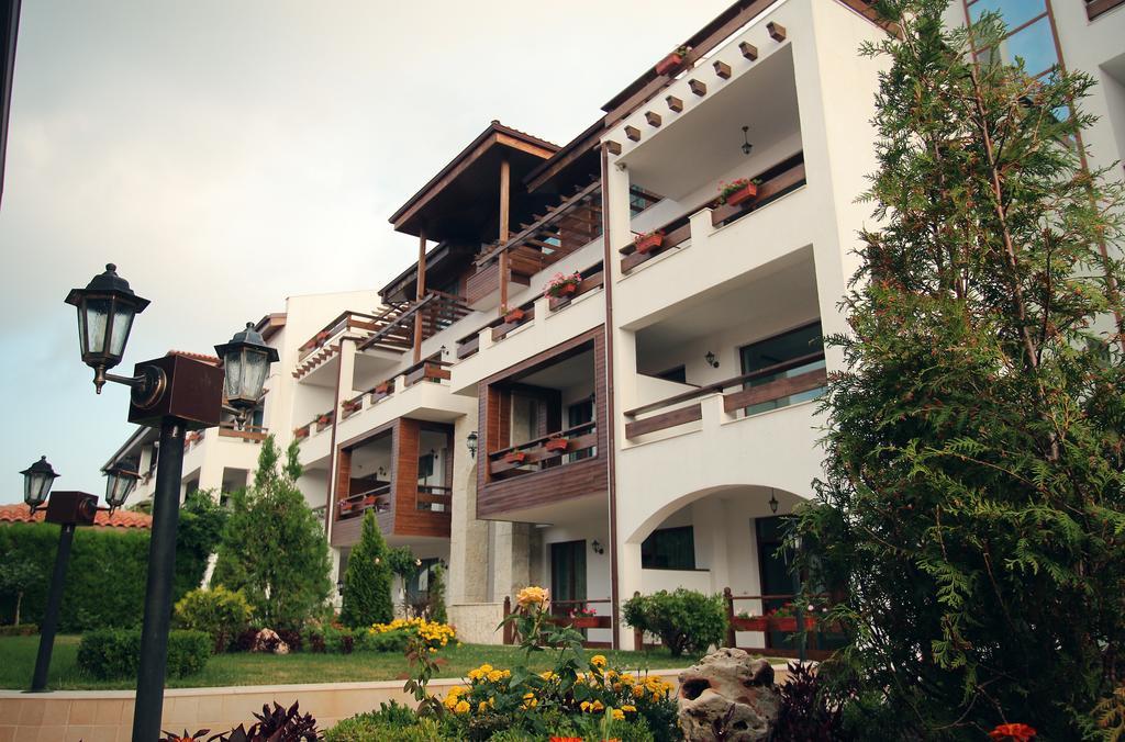White Coast Beach Apartments Kavarna Ngoại thất bức ảnh