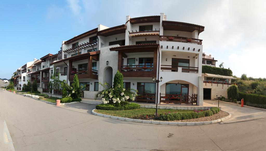 White Coast Beach Apartments Kavarna Ngoại thất bức ảnh