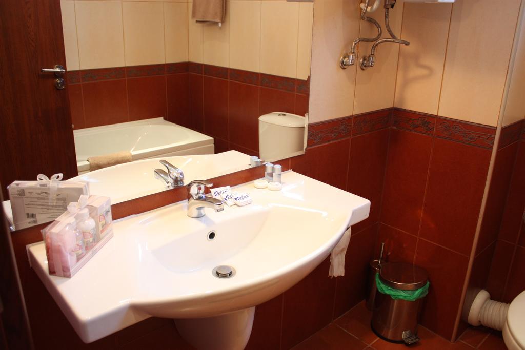 White Coast Beach Apartments Kavarna Ngoại thất bức ảnh