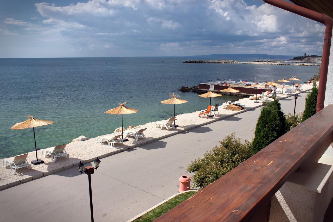 White Coast Beach Apartments Kavarna Ngoại thất bức ảnh
